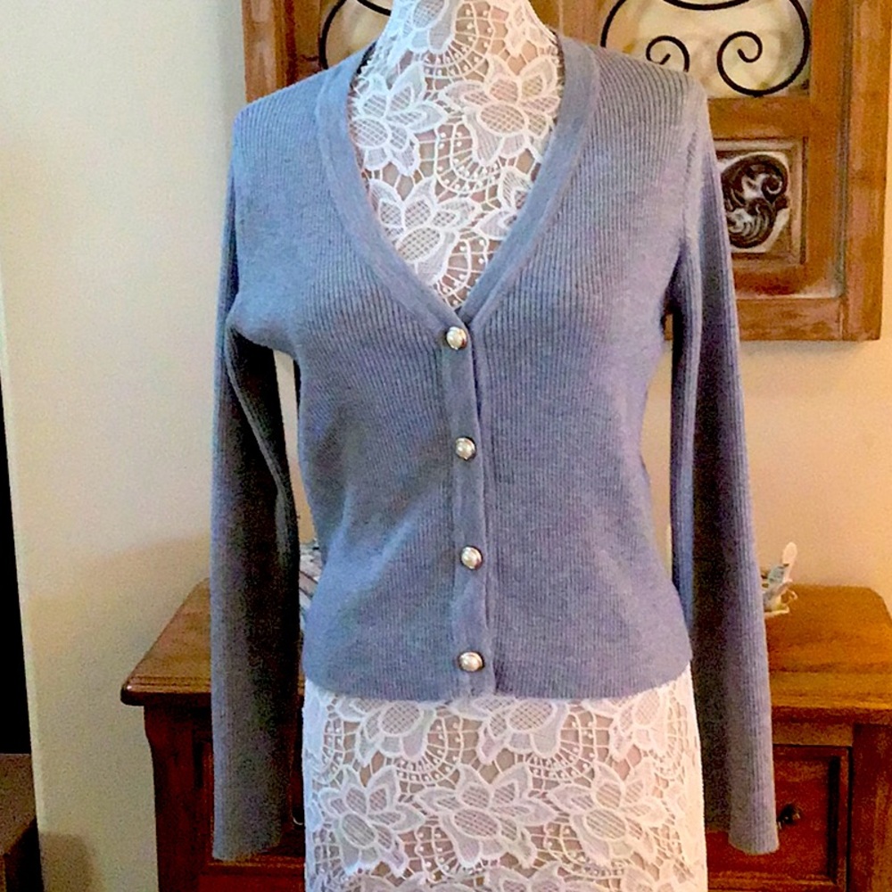 355 🌸GUC SOHO Girls Buttonfront Sweater🌸